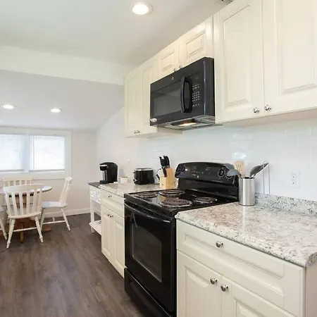 Bright, Immaculate And Cozy Coastal Cottage In Ozona